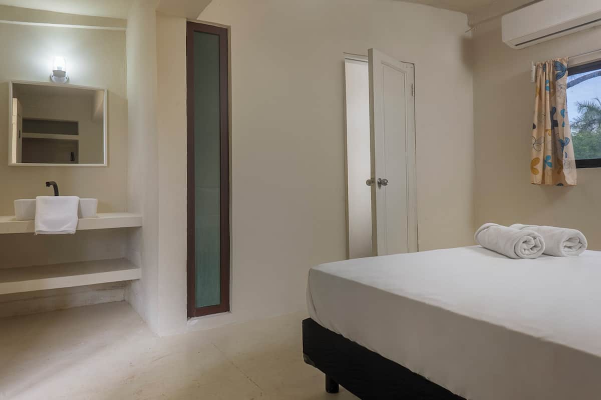 Classic Double Room, Garden View | Peralatan tempat tidur premium, dihias secara berasingan