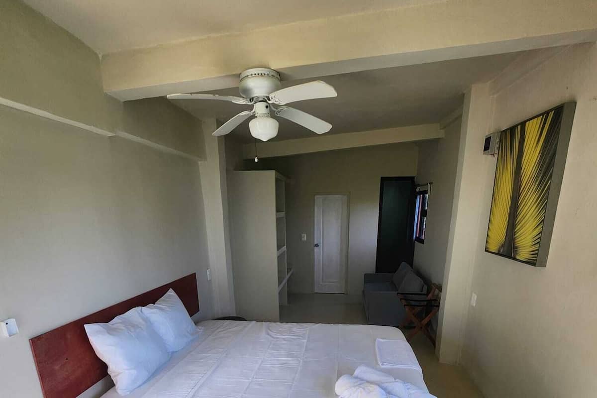 Basic-Dreibettzimmer | Hochwertige Bettwaren, individuell dekoriert, individuell eingerichtet