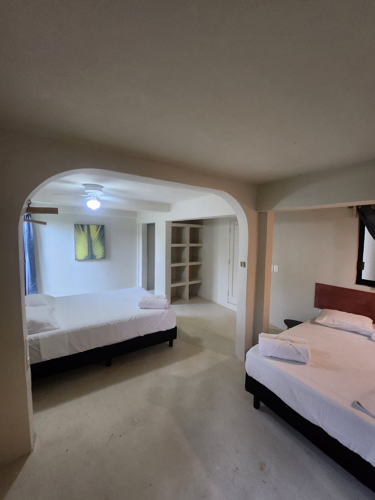 Habitación cuádruple familiar, vistas al jardín | Ropa de cama de alta calidad y decoración individual