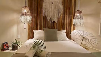 Habitación doble clásica, vista al jardín | Ropa de cama de alta calidad y decoración personalizada