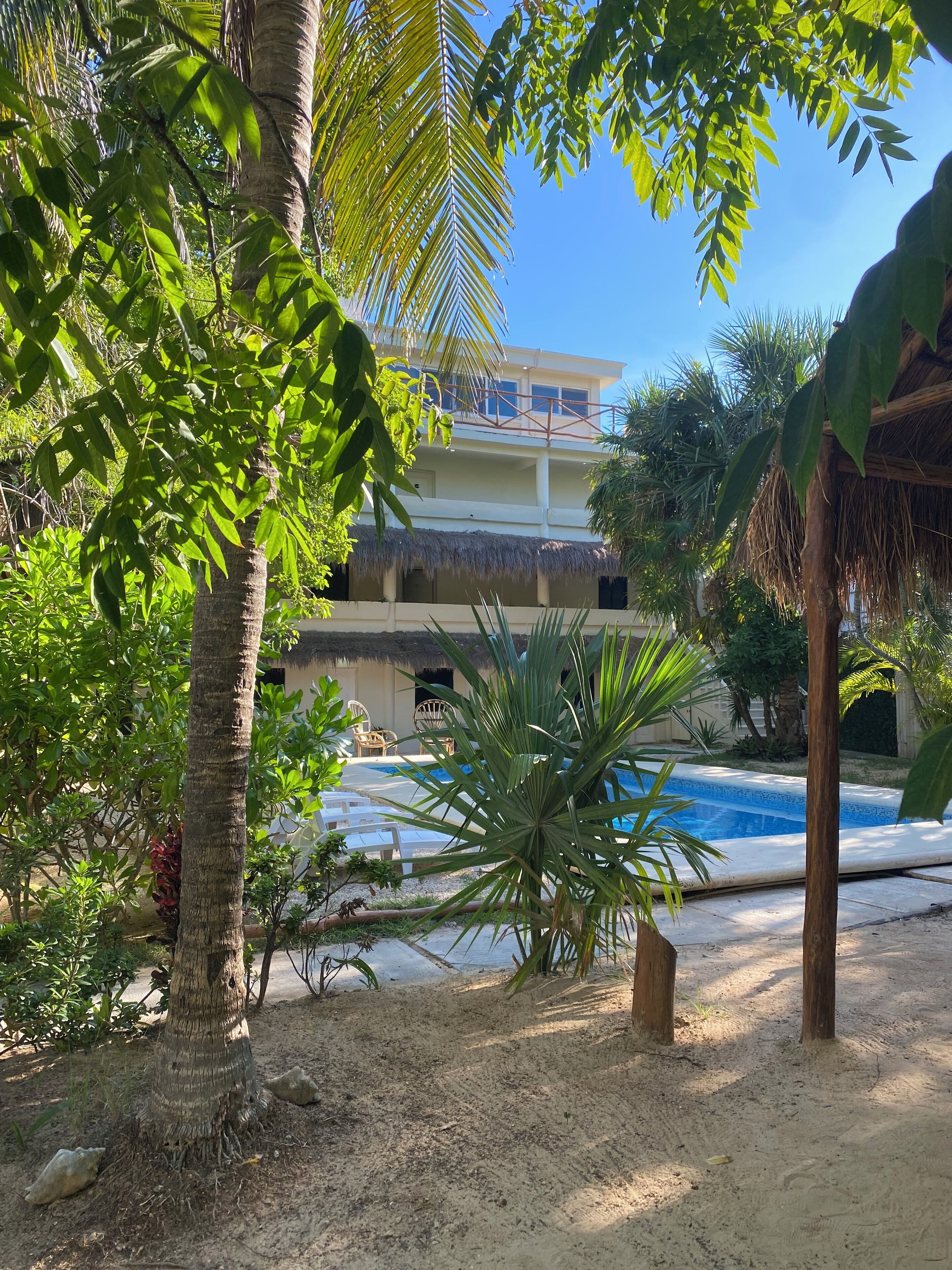 Vista frontal de la propiedad