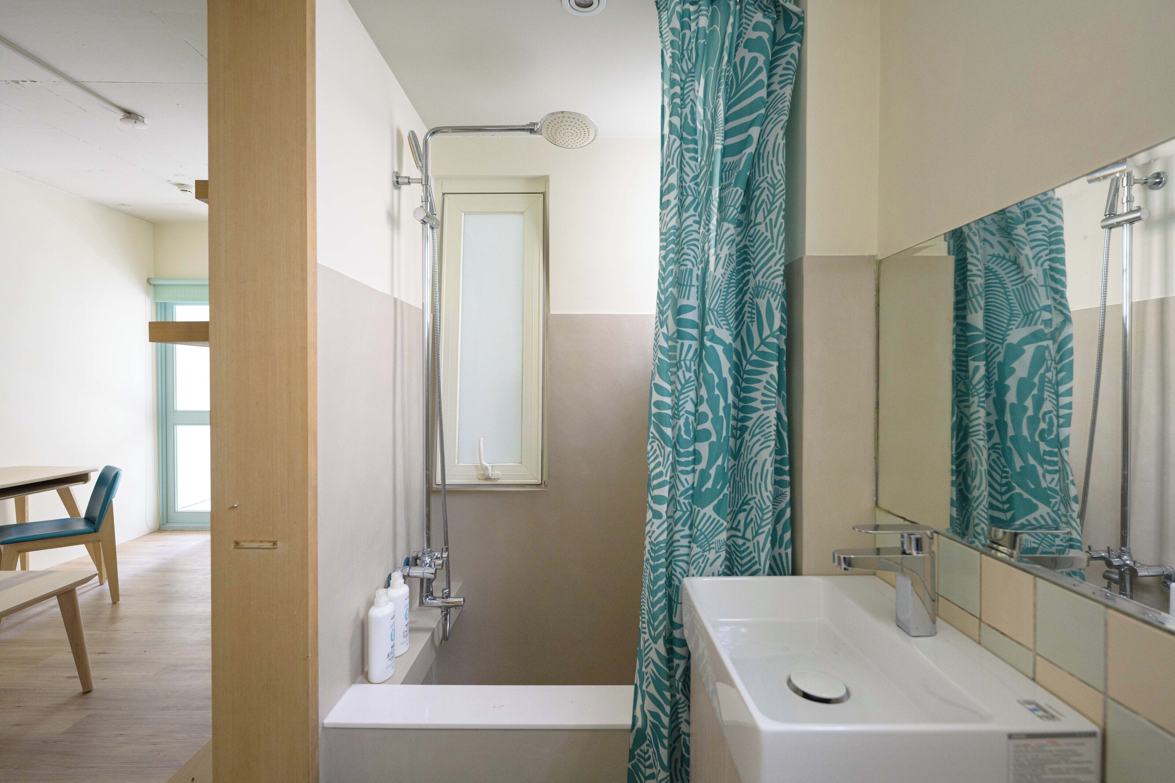 Hair dryer, towels, toilet paper