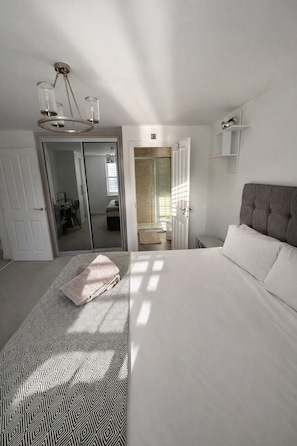 4 Schlafzimmer, Bügeleisen/Bügelbrett, Internetzugang, Bettwäsche