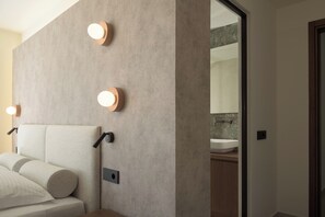 6 chambres, coffres-forts dans les chambres, bureau