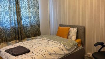 6 bedrooms, iron/ironing board, internet