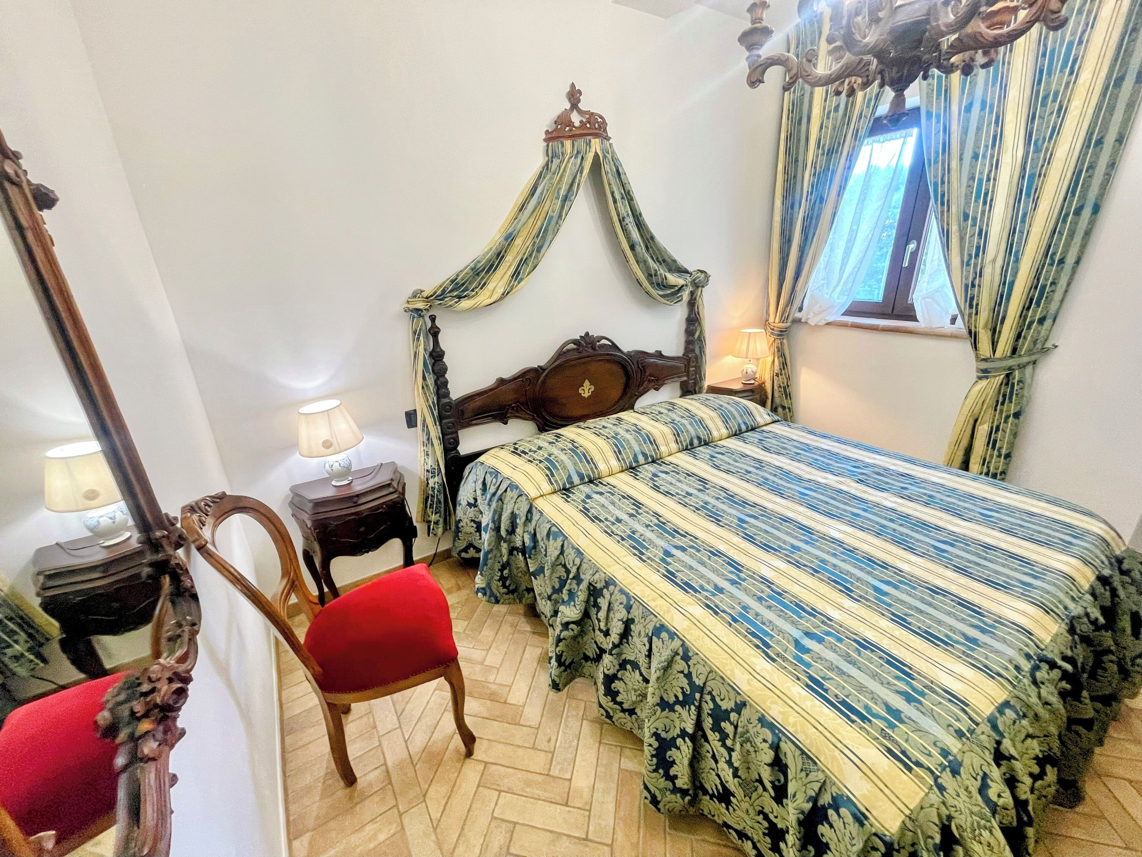 8 chambres, fer et planche à repasser, accès Internet, draps fournis