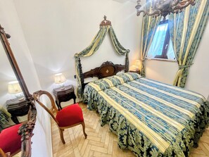 8 bedrooms, iron/ironing board, Internet, bed sheets
