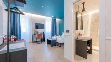 Superior-Doppelzimmer | Zimmersafe, Schreibtisch, laptopgeeigneter Arbeitsplatz