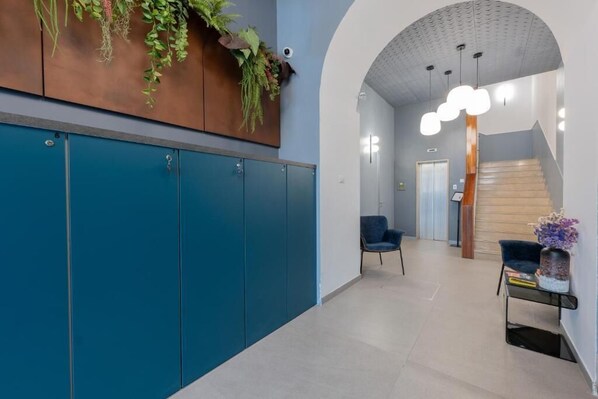 المنشأة من الداخل