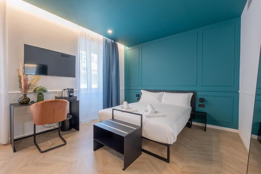 Superior Double Room | In-room safe, desk, laptop workspace, blackout drapes