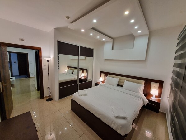 1 غرفة نوم وخدمة الإنترنت وتسهيلات لدخول الكراسي المتحركة