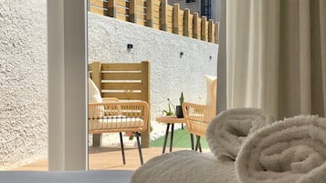 Comfort Twin Room, Garden View | Terrace/patio