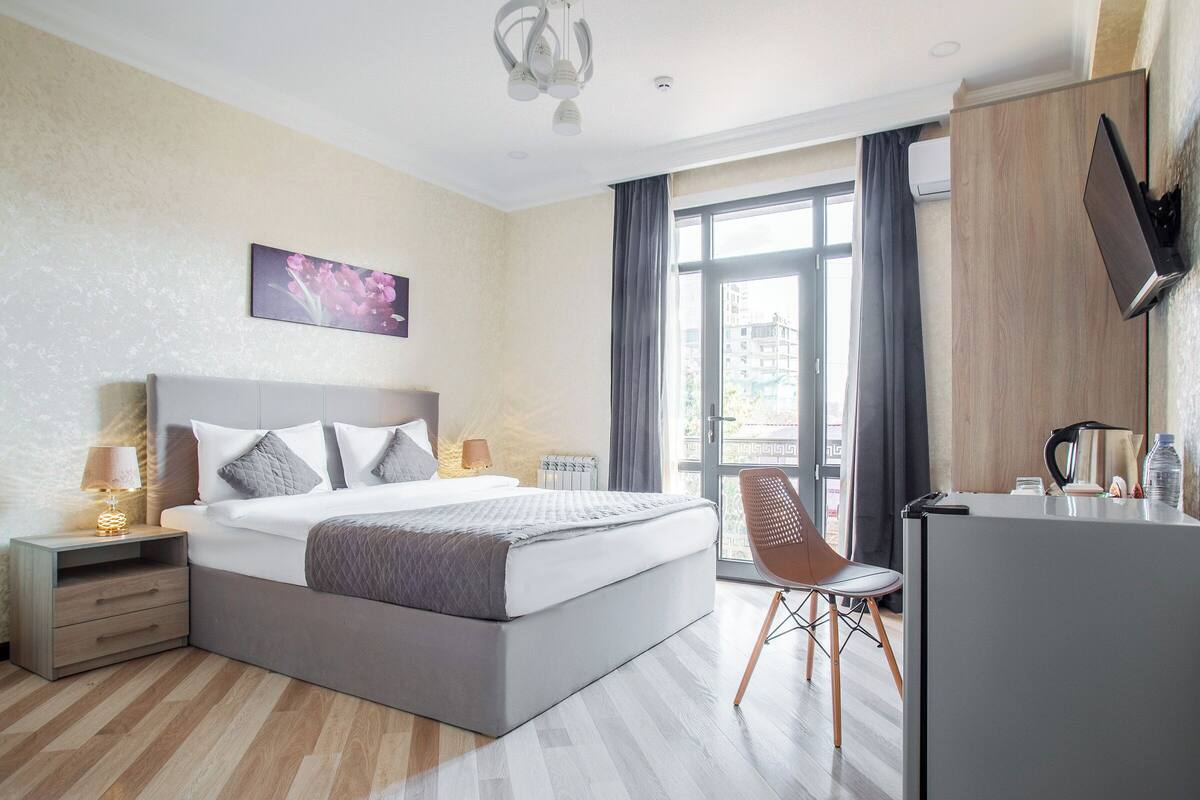 Standard Room, Balcony | In-room safe, desk, laptop workspace, blackout drapes