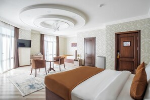 Family Room, Balcony | In-room safe, desk, laptop workspace, blackout drapes