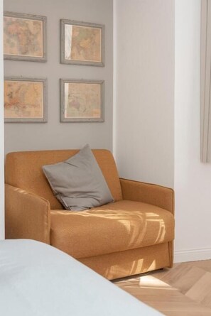 Deluxe Double Room | Desk, laptop workspace, blackout drapes, soundproofing - Victoria Boutique Suites (Trieste)