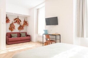 Deluxe Double Room | Desk, laptop workspace, blackout drapes, soundproofing