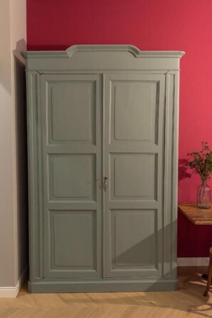 Deluxe Room | Desk, laptop workspace, blackout drapes, soundproofing