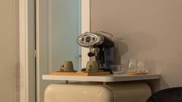 Deluxe Room | Desk, laptop workspace, blackout drapes, soundproofing