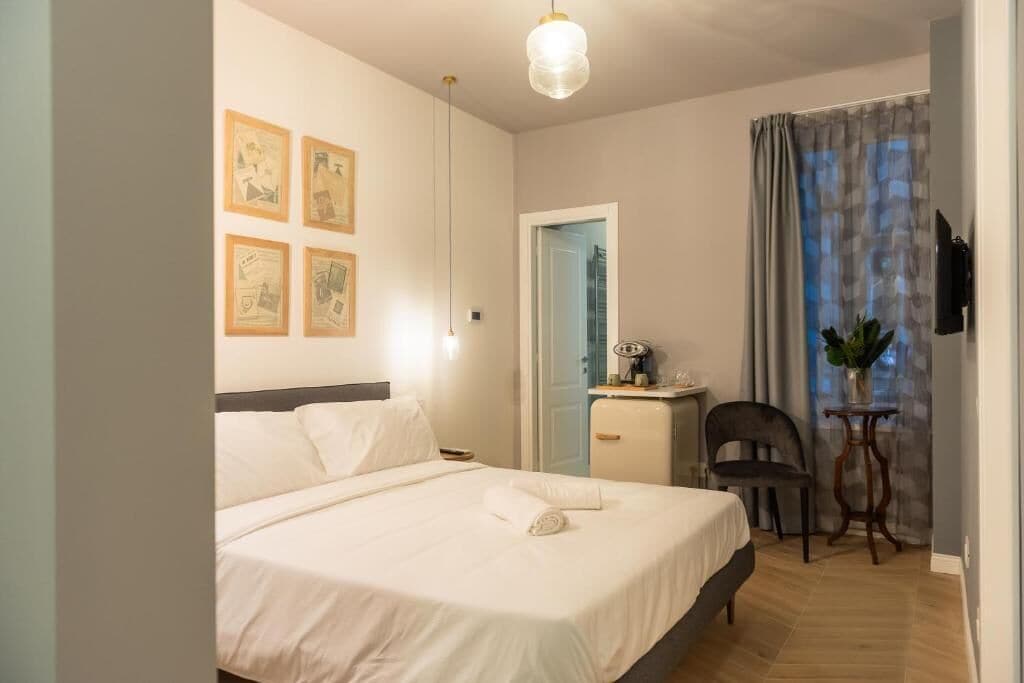 Deluxe Room | Desk, laptop workspace, blackout curtains, soundproofing