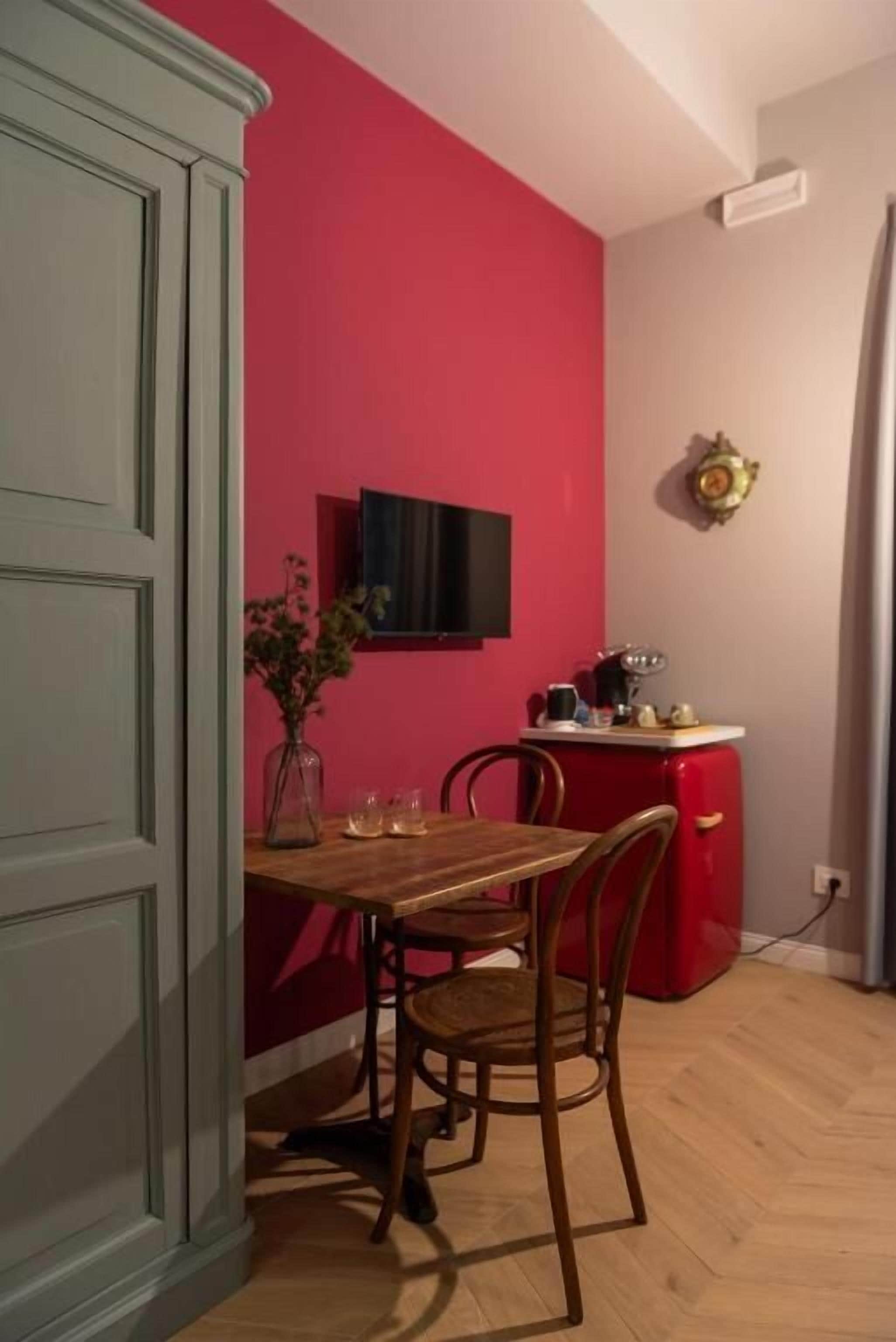 Deluxe-Zimmer | Schreibtisch, laptopgeeigneter Arbeitsplatz, Verdunkelungsvorhänge