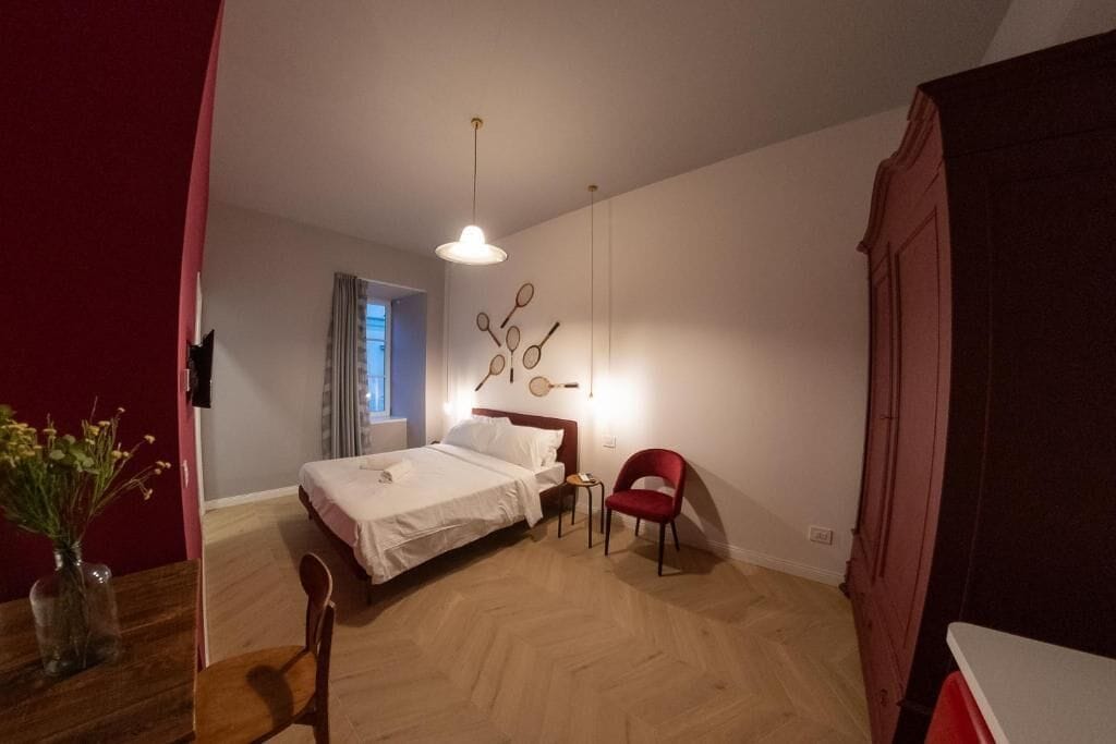 Deluxe Room | Desk, laptop workspace, blackout curtains, soundproofing