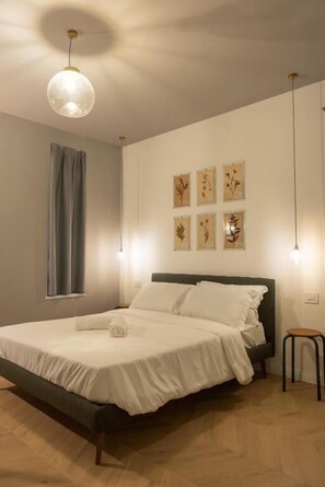 디럭스룸 | 책상, 노트북 작업 공간, 암막 커튼, 방음 설비