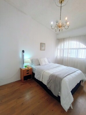 3 bedrooms, iron/ironing board, Internet, bed sheets