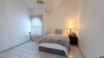 3 bedrooms, iron/ironing board, internet, bed sheets