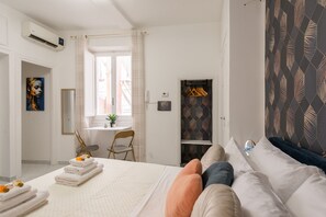 1 habitación, tabla de planchar con plancha, wifi gratis y ropa de cama 