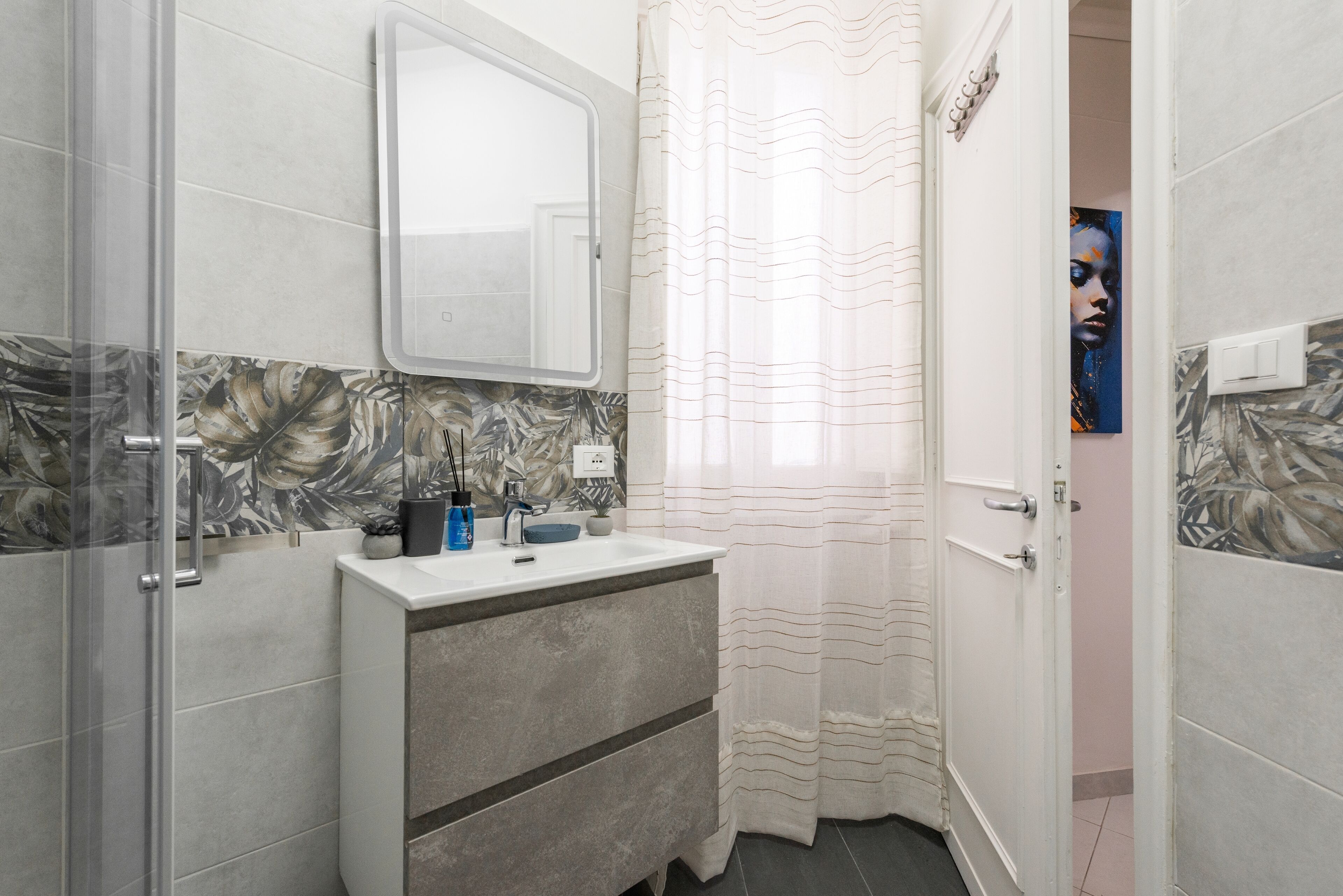 Doccia, asciugacapelli, asciugamani, sapone