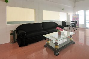 Área de estar no saguão