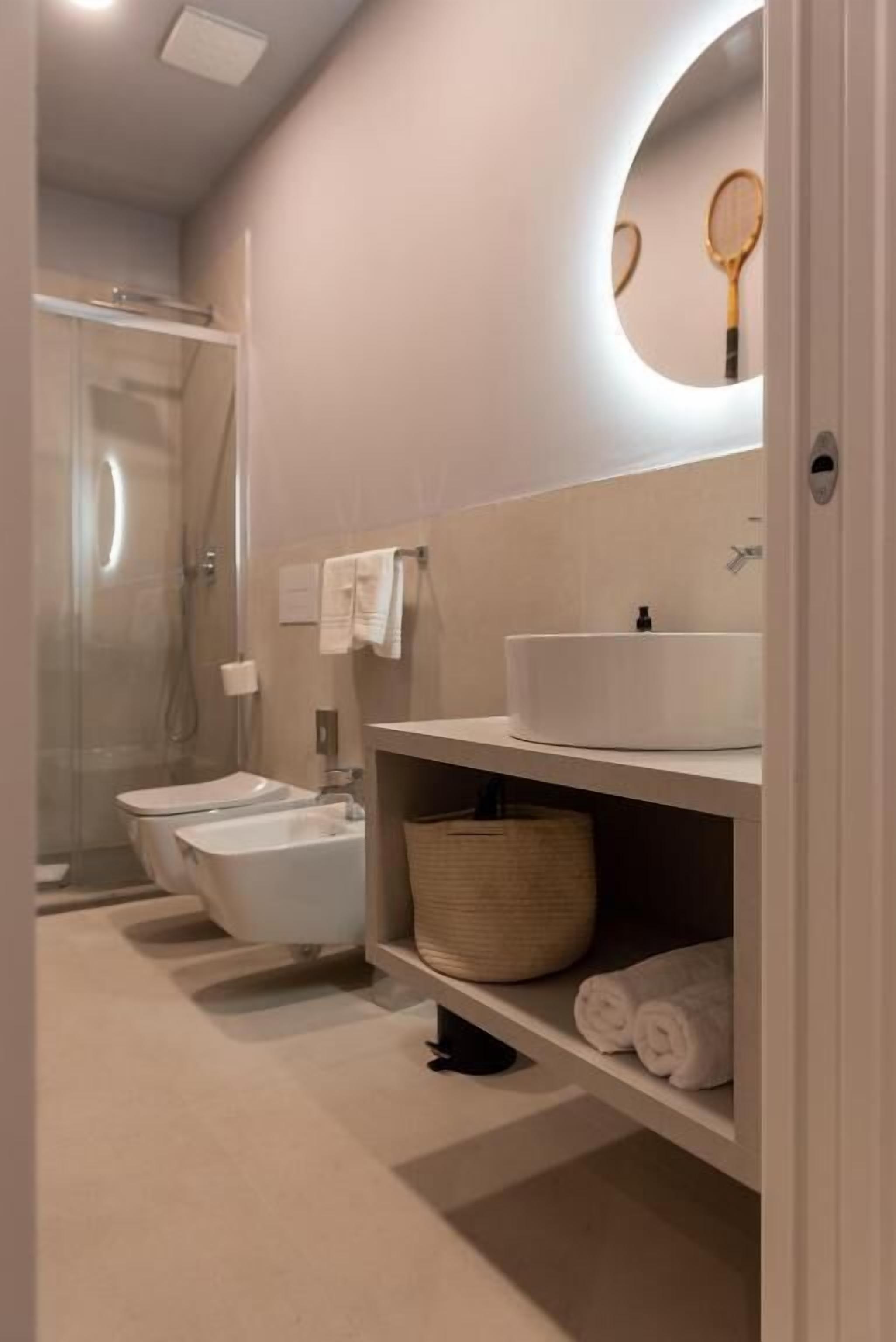 Suite monolocale Junior | Bagno | Doccia, asciugacapelli, asciugamani, sapone