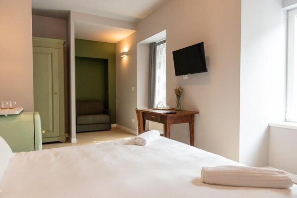 Superior-Dreibettzimmer | Verdunkelungsvorhänge, schallisolierte Zimmer, Bügeleisen/Bügelbrett