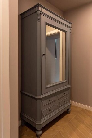 Junior Studio Suite | Blackout drapes, soundproofing, iron/ironing board, free WiFi