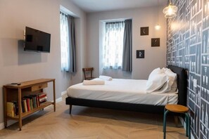 Superior Studio Suite | Blackout curtains, soundproofing, iron/ironing board, free WiFi