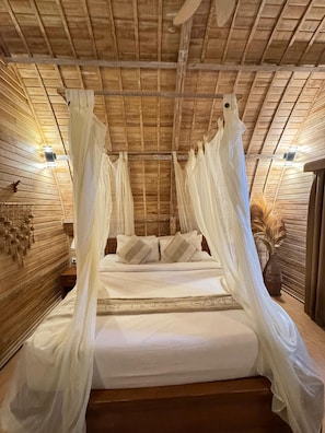 Deluxe Cabin, Balcony, Garden View | Laptop workspace, free WiFi