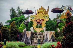 A traditional temple with ornate decorations, a central statue, and a staircase leading up to it. - The Blooms Villa (Baturiti)