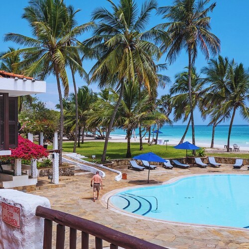  2-bedroom Apartment - 3 Minutes to The Beach