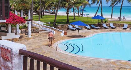 2-bedroom Apartment - 3 Minutes to The Beach