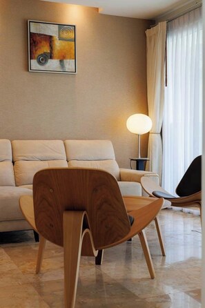 Living area - Seaview Condo with Large Pool - BAP1 (Wichit)