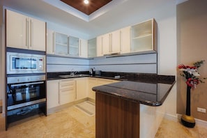 Apartment, Balcony, Garden View | Private kitchen