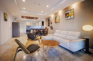 Living area - Seaview Condo with Large Pool - BAP1 (Wichit)