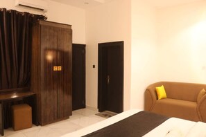 Superior Double or Twin Room | Free WiFi - VICTORIAN BLOOM HOTEL AND RESORT (Asaba)