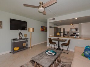 Smart TV - Tradewinds - Laguna Reef Waterfront Condo unit 305 (Rockport)