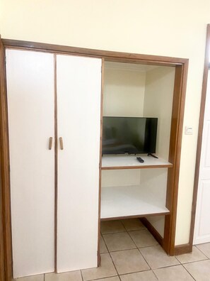Desk, laptop workspace, iron/ironing board, free WiFi