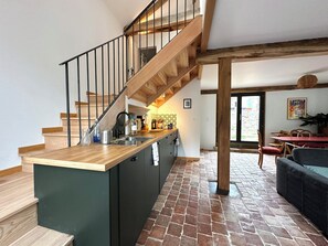 Refrigerador, microondas, horno y parrilla de estufa 