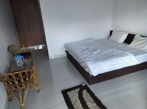 Basic Double Room, Mountain View | Free WiFi