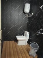 Ducha, artículos de tocador gratuitos, toallas, jabón