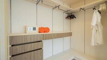 Comfort resortwoning, terras | Badkamer | Pantoffels