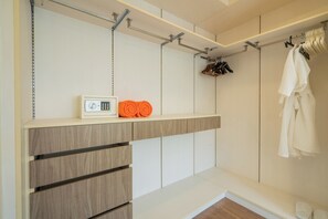 Casa geminada conforto, varanda | Banheiro | Chinelos